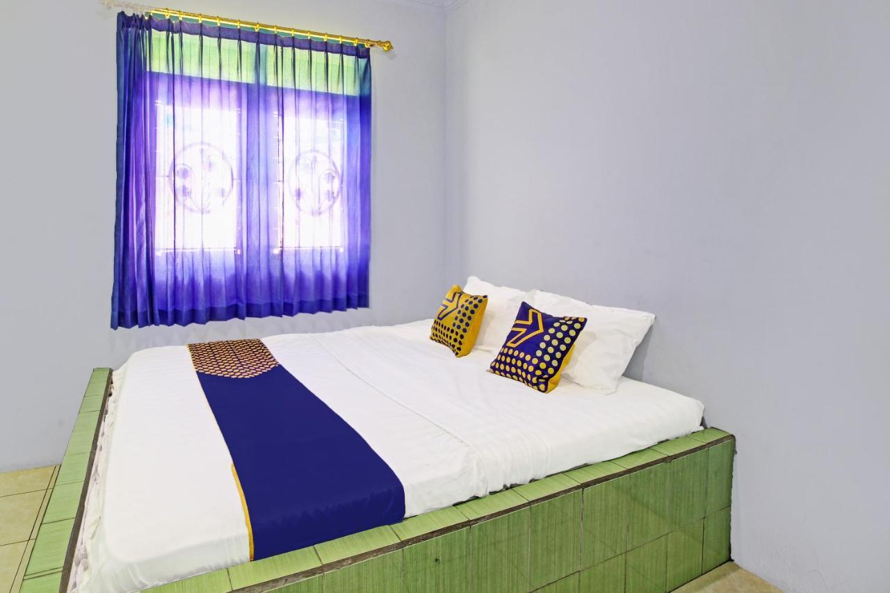 Spot On 91694 Hotel Rama Chandra Temanggung Экстерьер фото